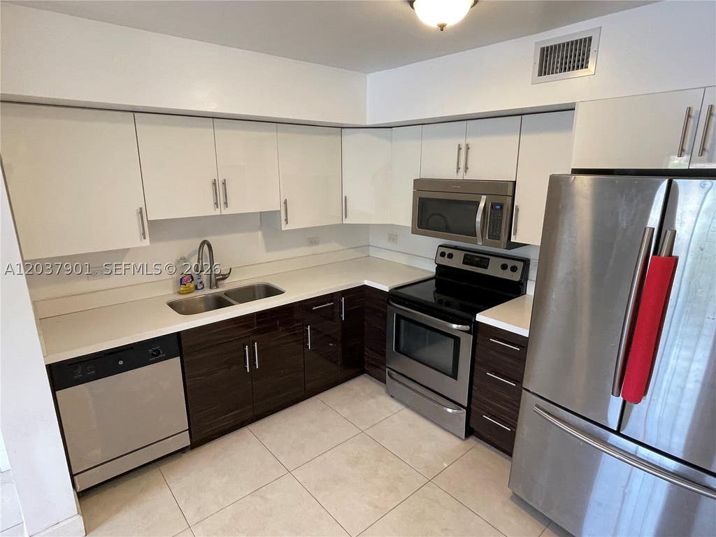 Photo of 3690 N 56th Ave #904, Hollywood, FL 33021 (MLS # A12037901)