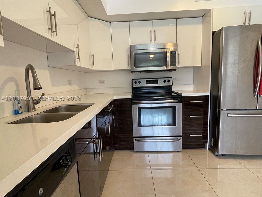 Photo of 3690 N 56th Ave #904, Hollywood, FL 33021 (MLS # A12037901)