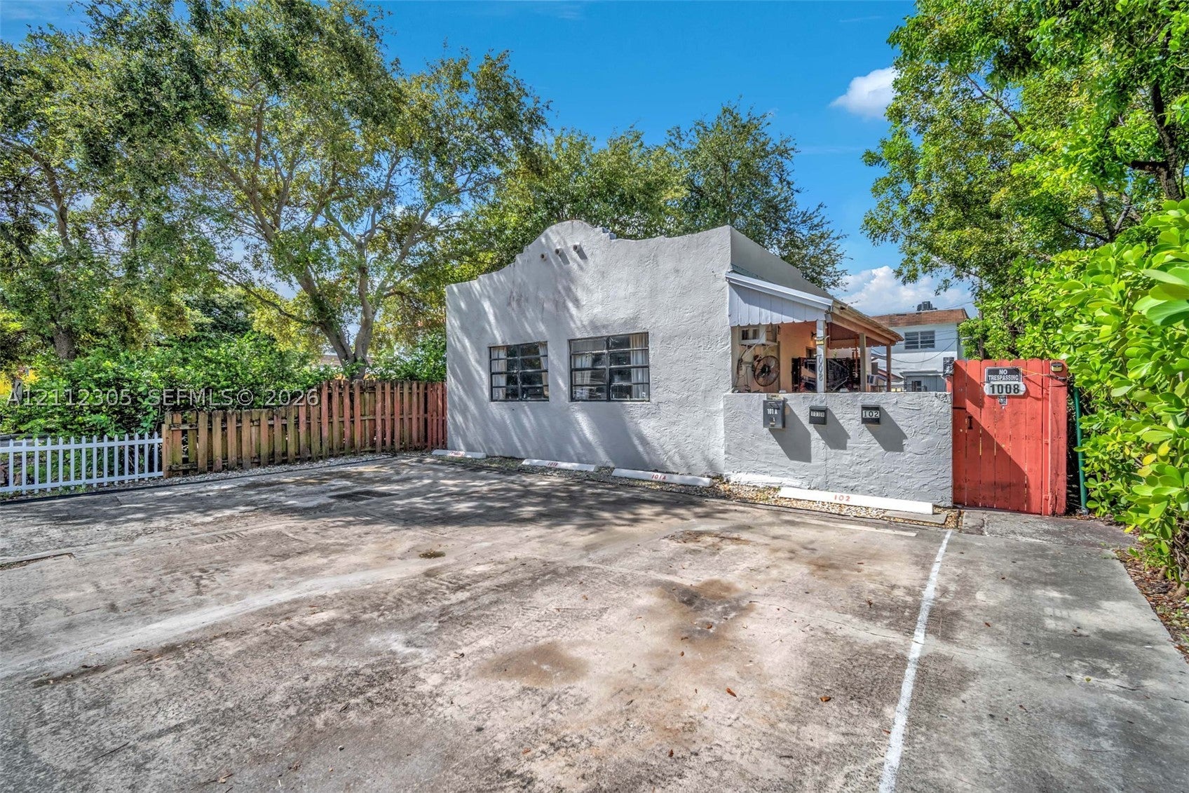 1008 N 18th Ct