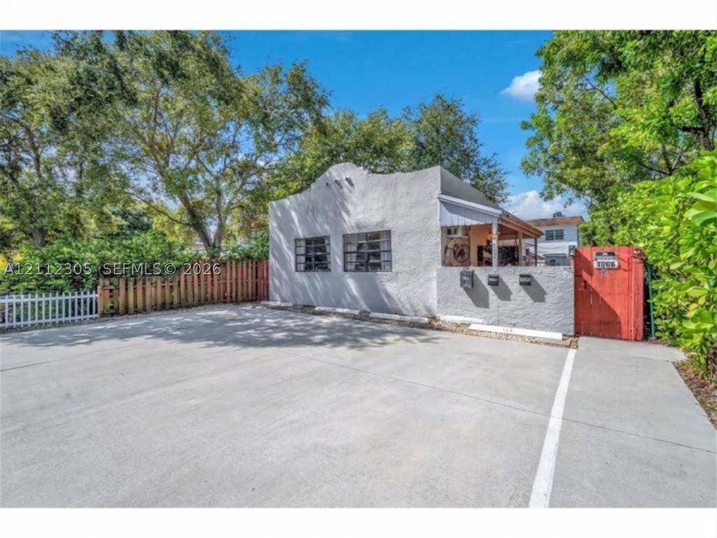Photo of 1008 N 18th Ct, Hollywood, FL 33020 (MLS # A12112305)