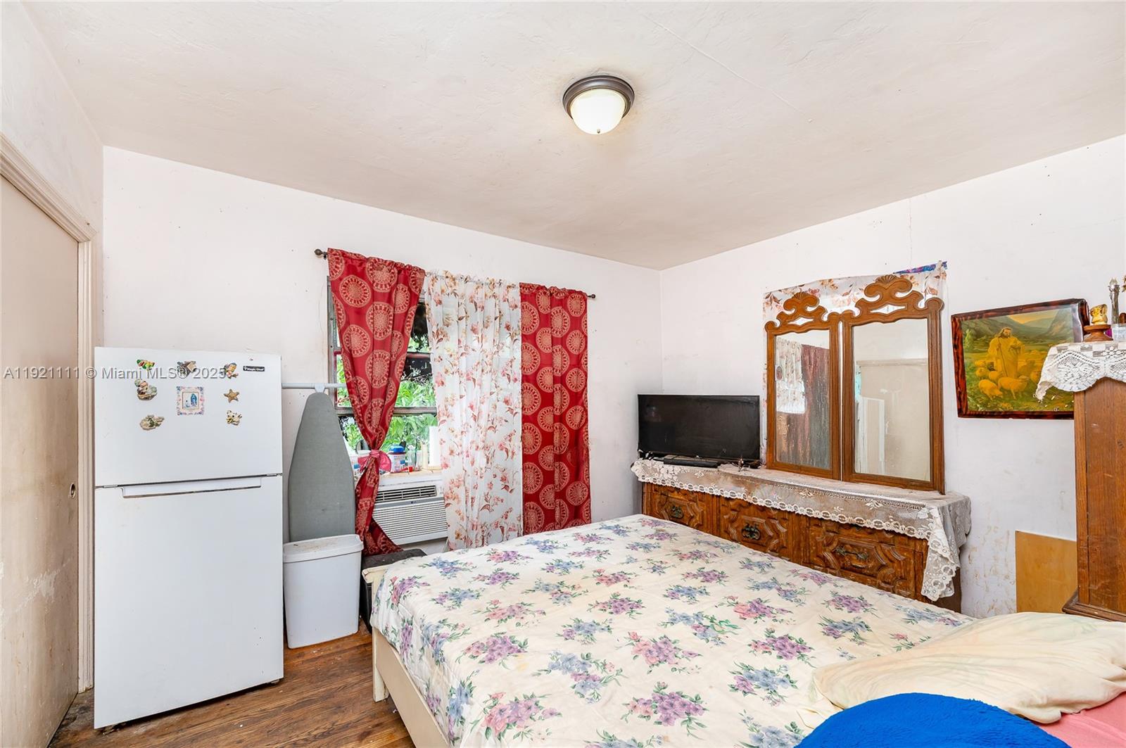 VICTORIA CONDO - Residential