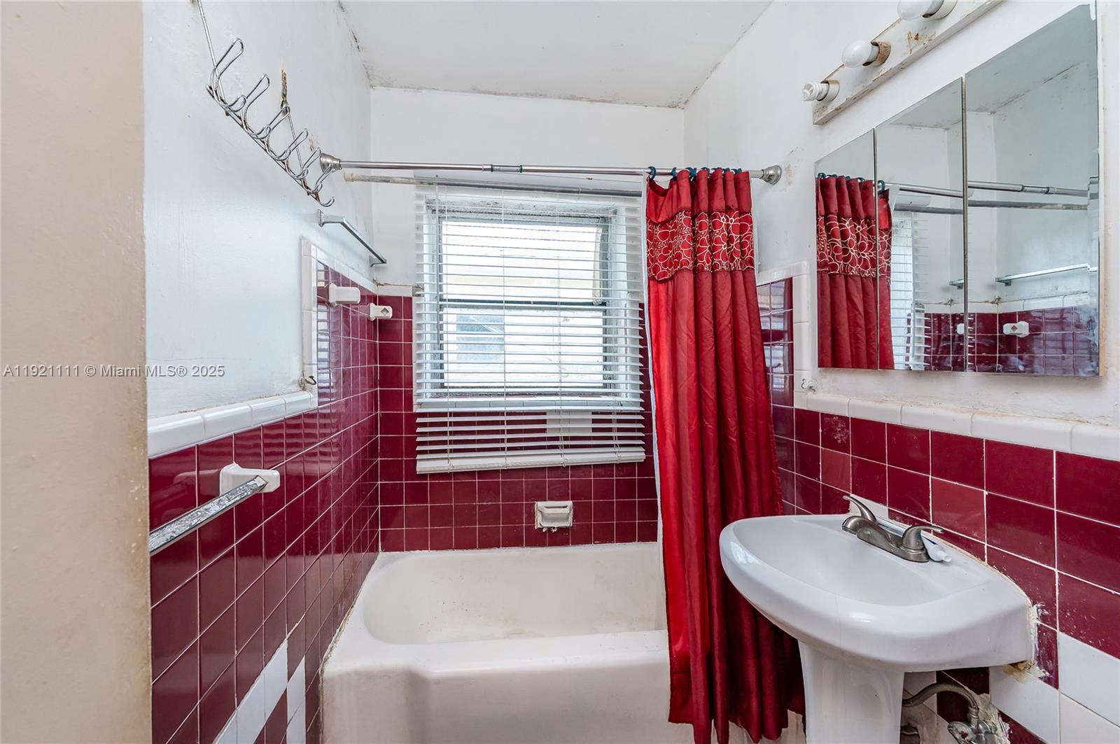 VICTORIA CONDO - Residential