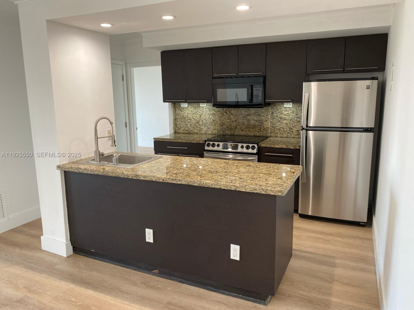 2350 NE 135th St 914