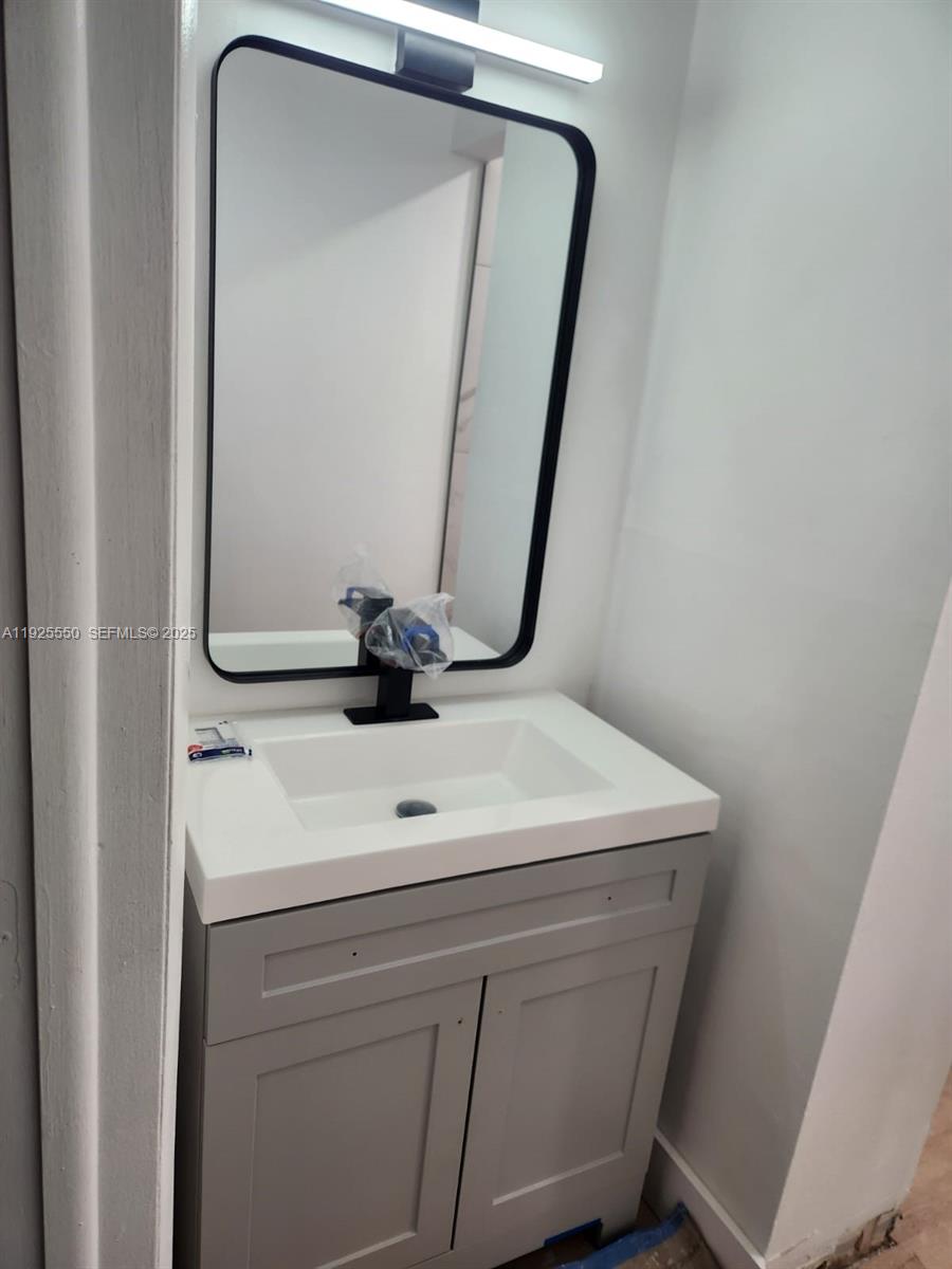 2350 NE 135th St 914