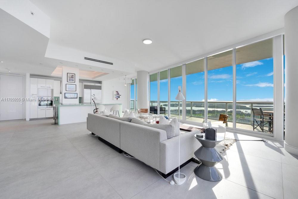 CONTINUUM ON SOUTH BEACH - Residential