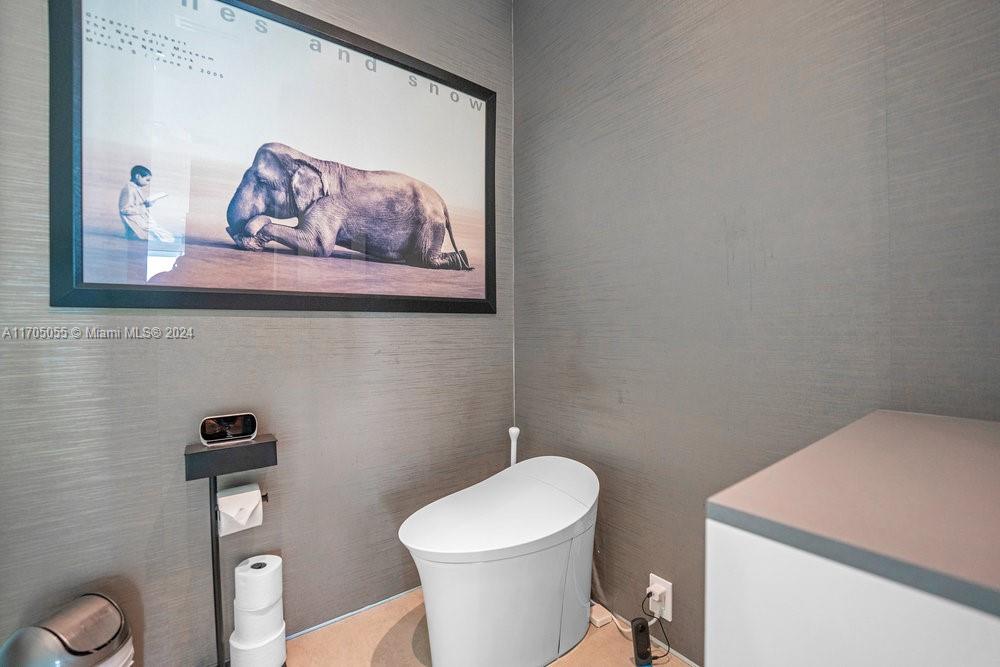 CONTINUUM ON SOUTH BEACH - Residential