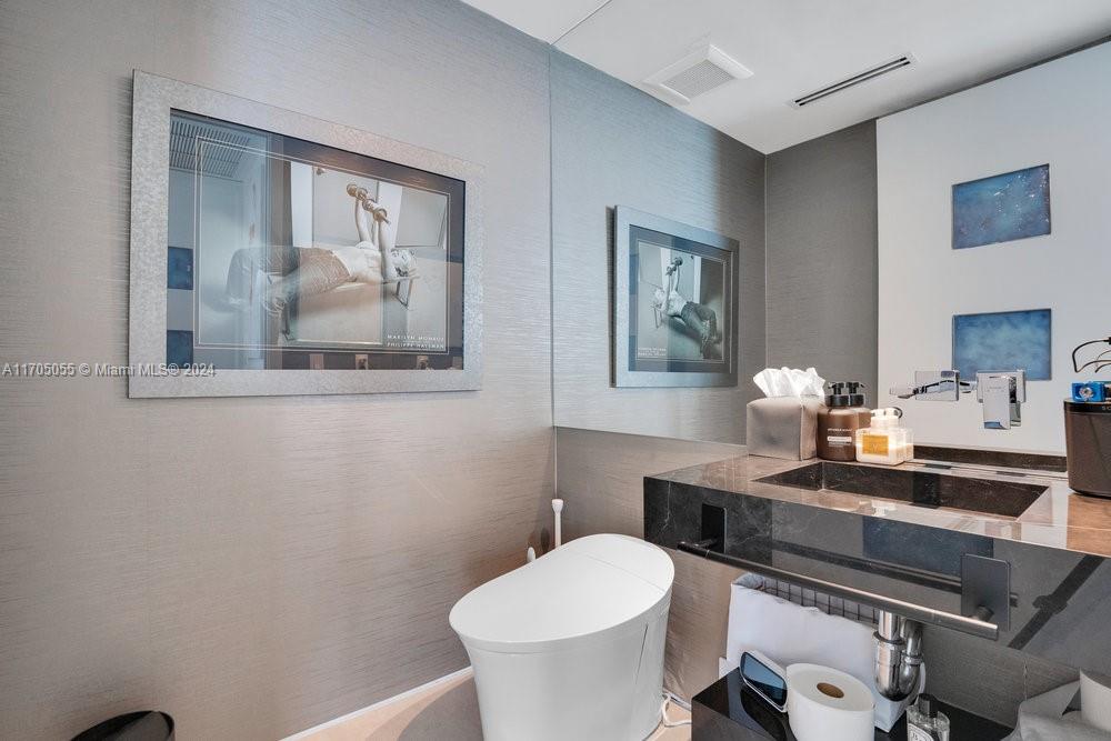 CONTINUUM ON SOUTH BEACH - Residential