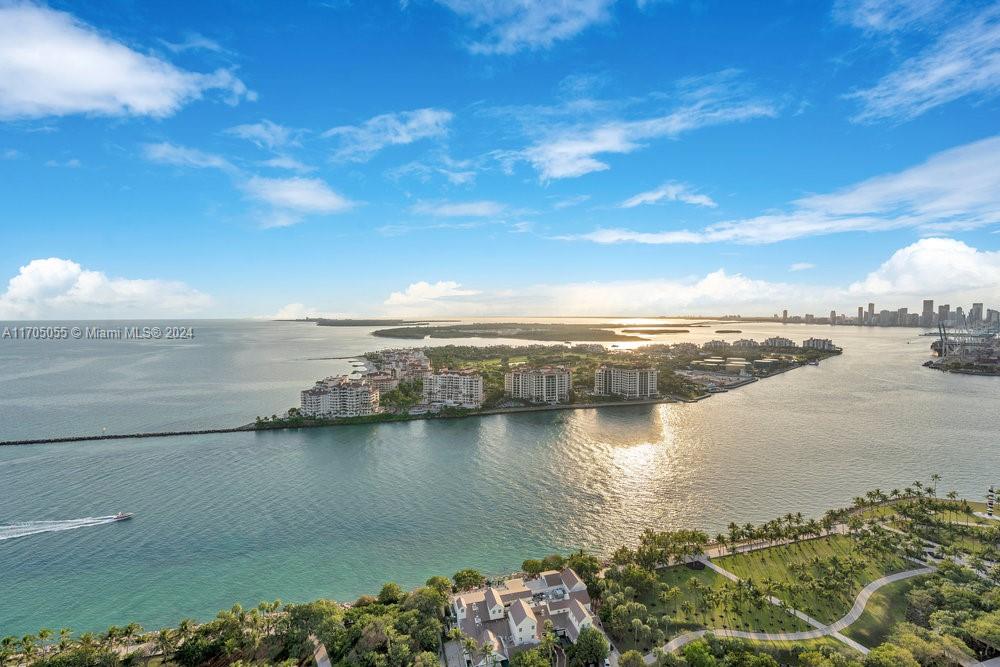 CONTINUUM ON SOUTH BEACH - Residential