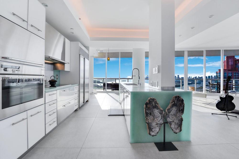 CONTINUUM ON SOUTH BEACH - Residential