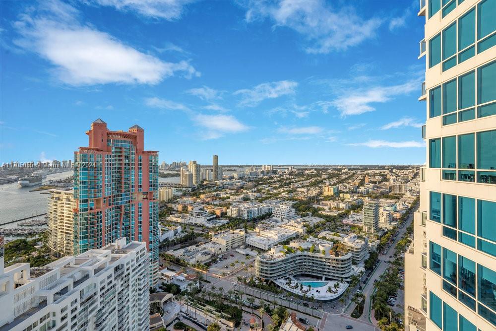 CONTINUUM ON SOUTH BEACH - Residential