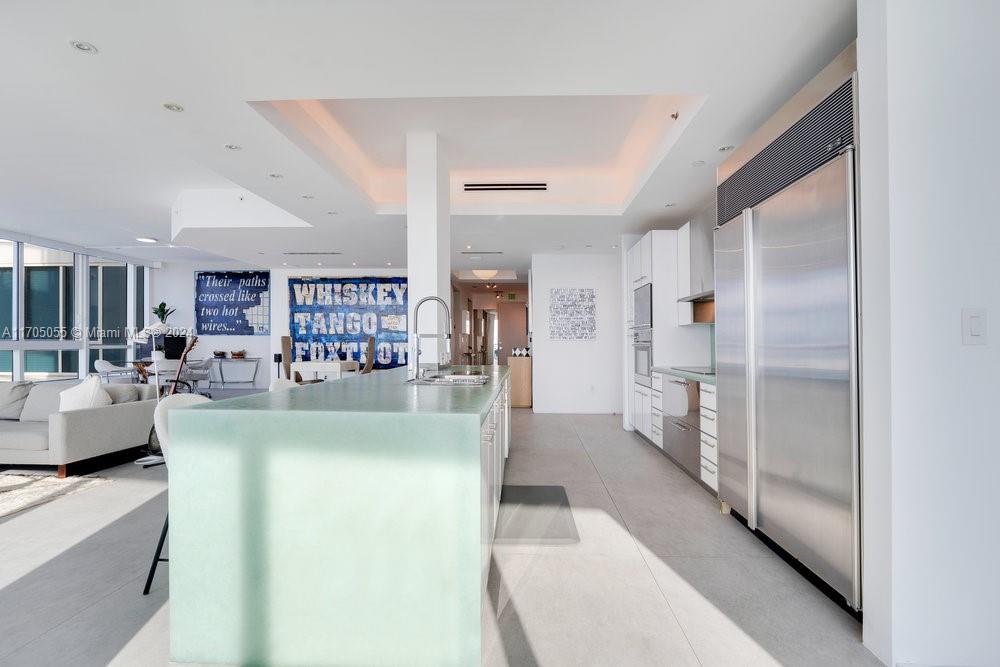 CONTINUUM ON SOUTH BEACH - Residential