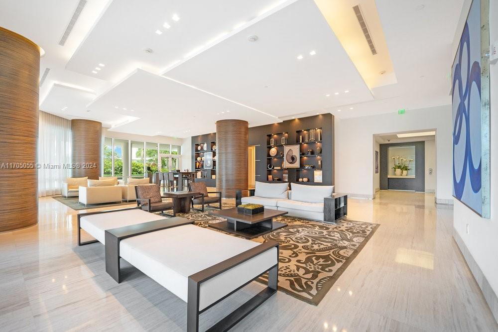 CONTINUUM ON SOUTH BEACH - Residential