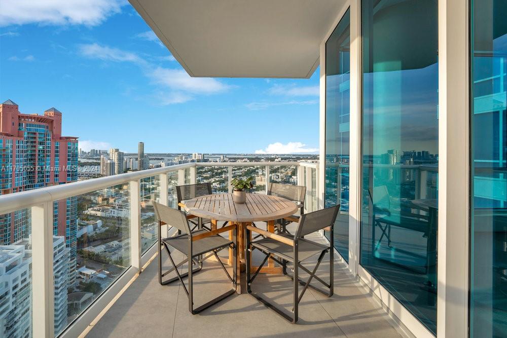 CONTINUUM ON SOUTH BEACH - Residential