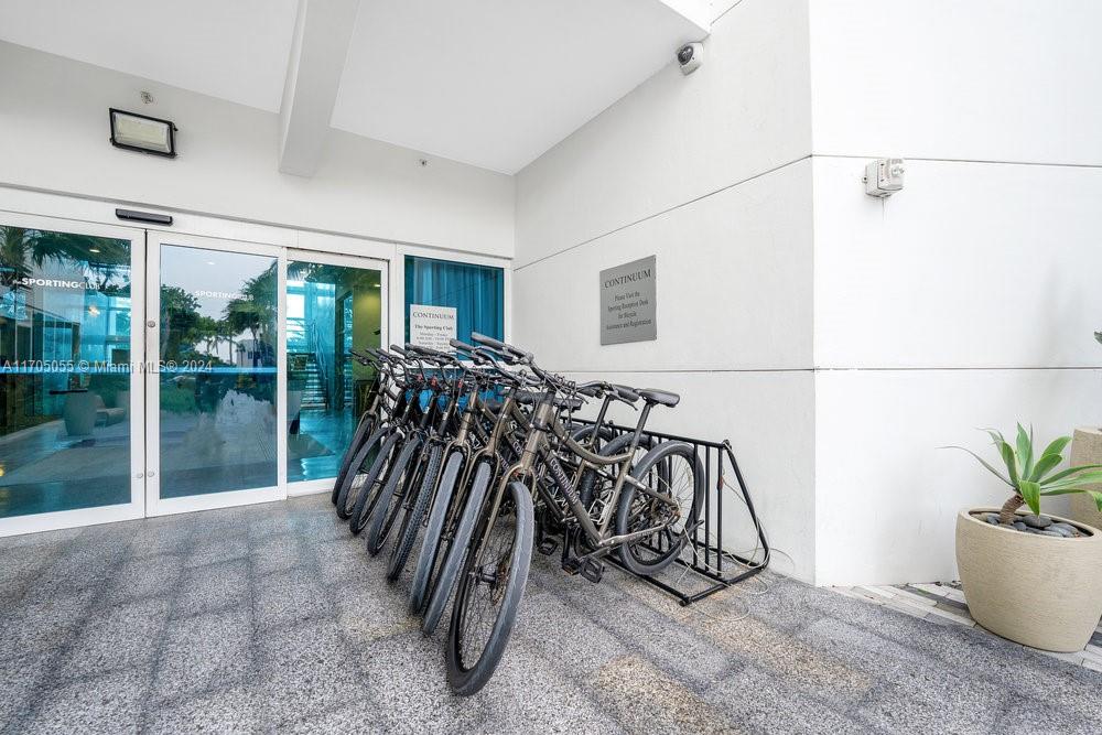 CONTINUUM ON SOUTH BEACH - Residential