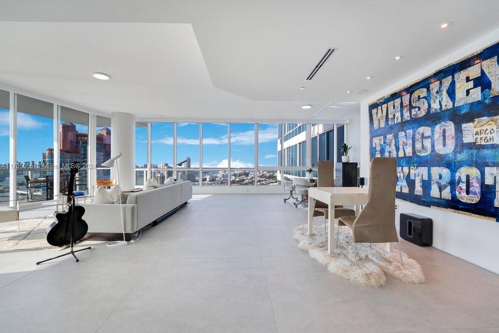 CONTINUUM ON SOUTH BEACH - Residential