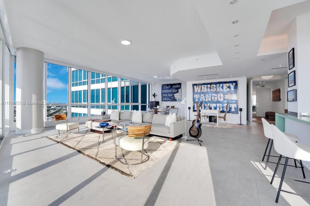 CONTINUUM ON SOUTH BEACH - Residential