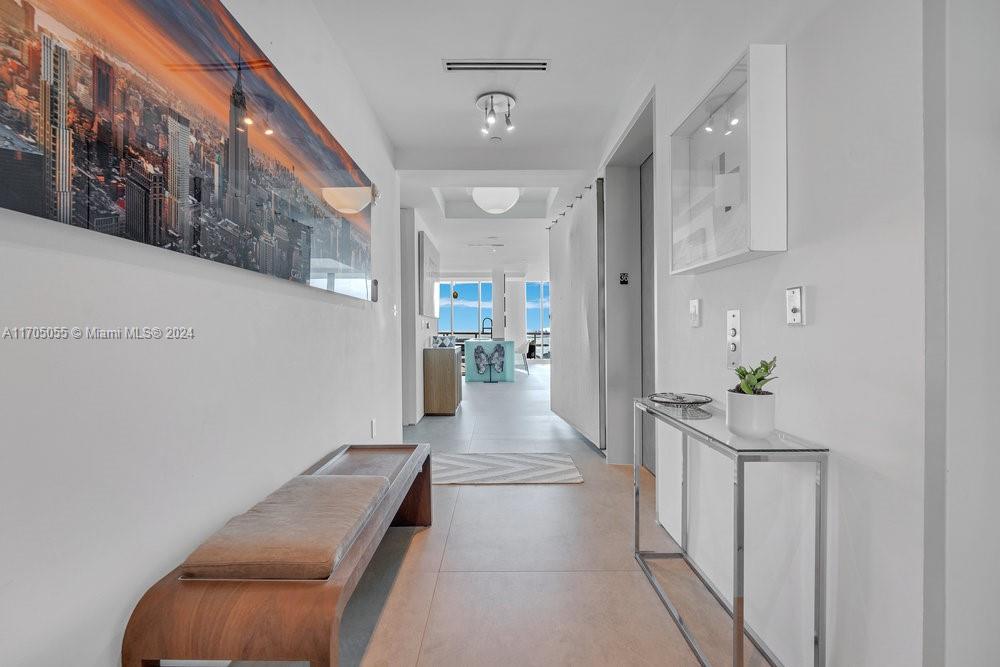 CONTINUUM ON SOUTH BEACH - Residential