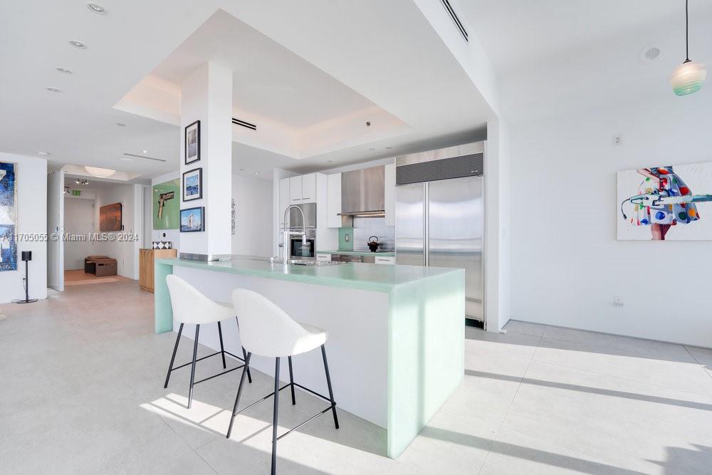 CONTINUUM ON SOUTH BEACH - Residential