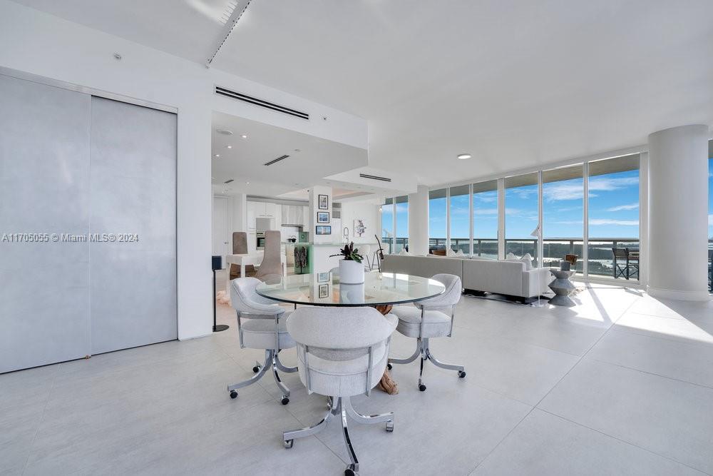 CONTINUUM ON SOUTH BEACH - Residential