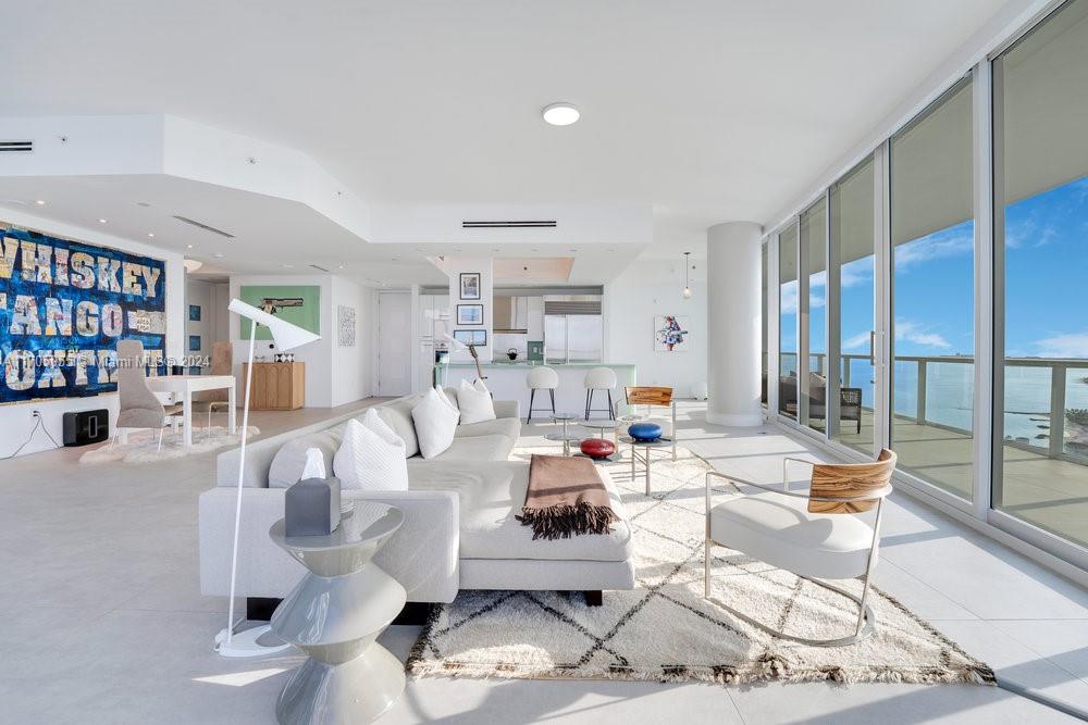 CONTINUUM ON SOUTH BEACH - Residential