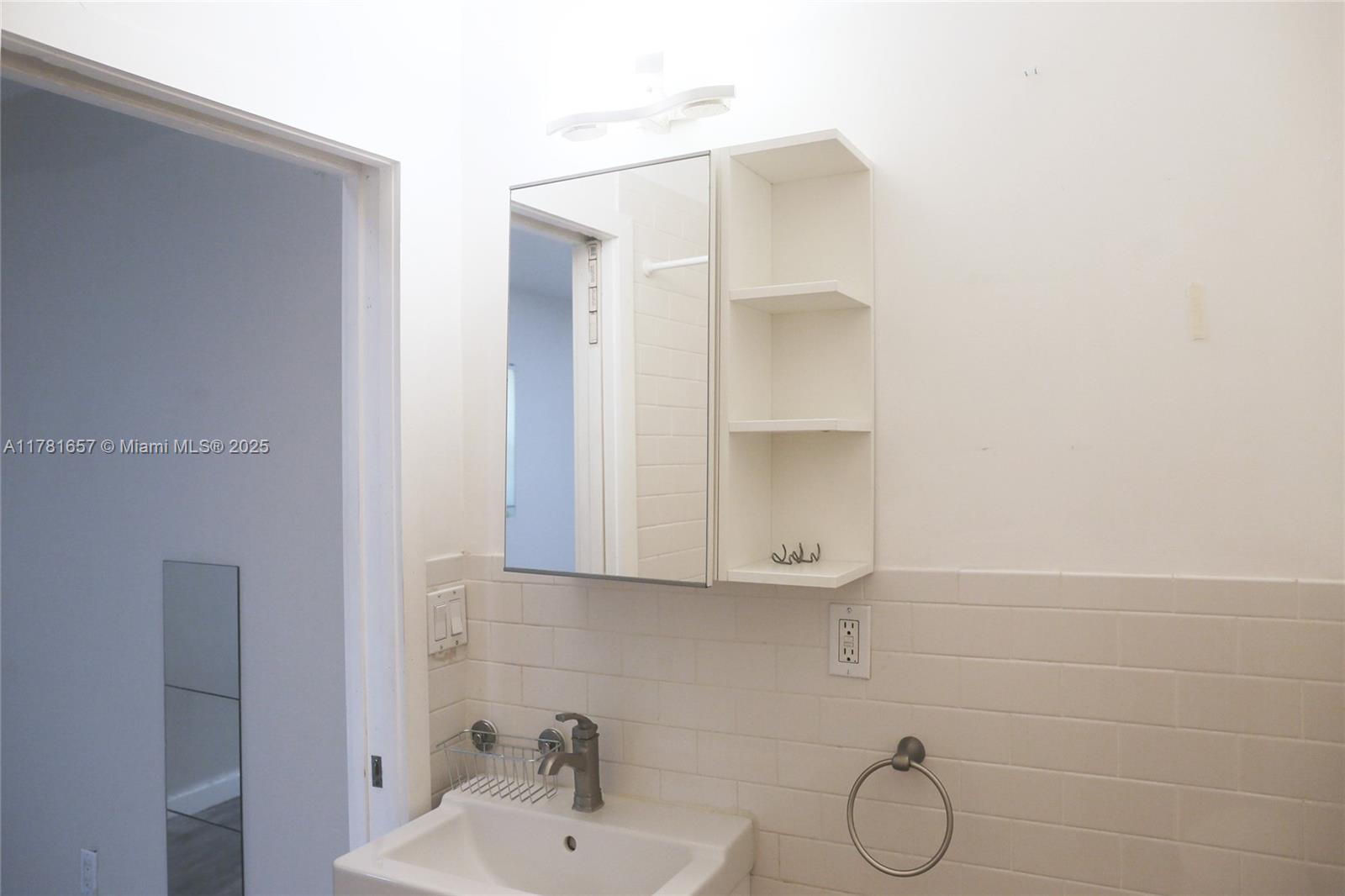 47 Sidonia Ave 49-B