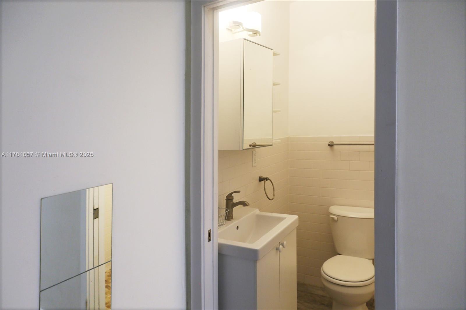 47 Sidonia Ave 49-B