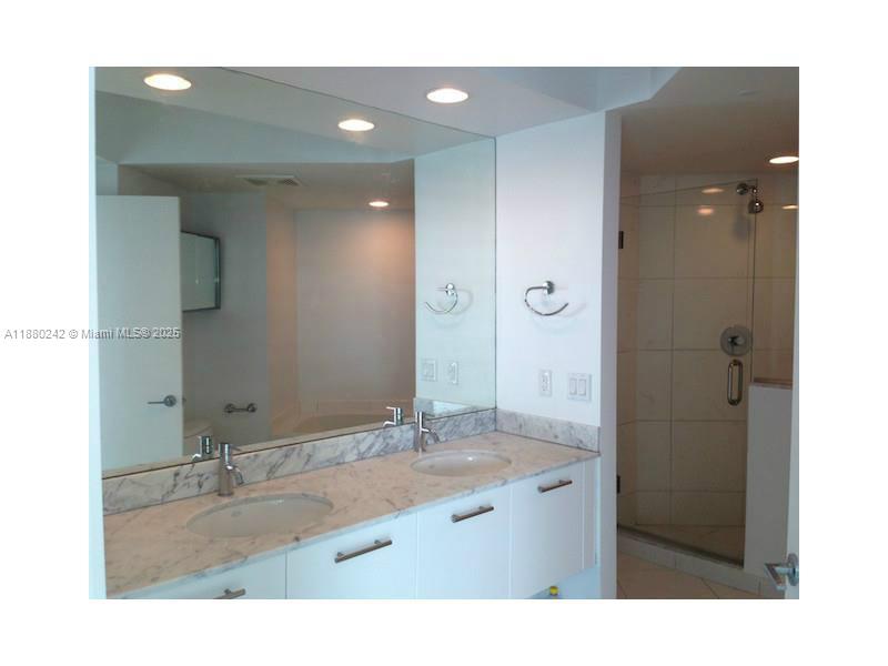 500 BRICKELL AV 2505