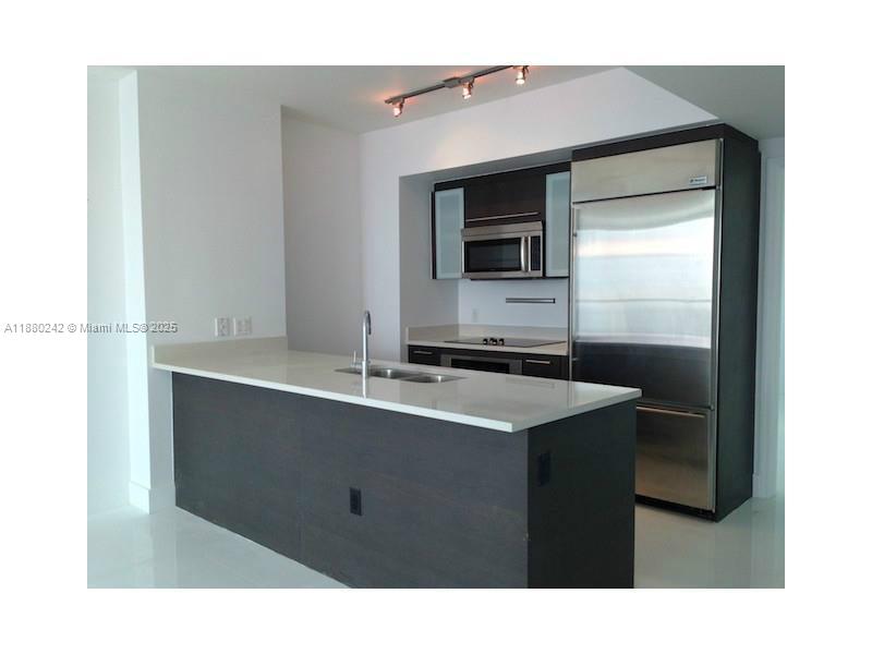 500 BRICKELL AV 2505