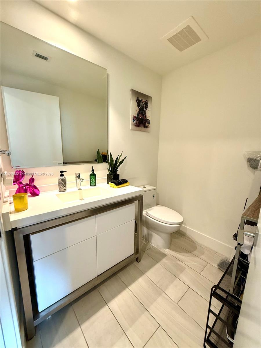2000 Metropica Way 1605