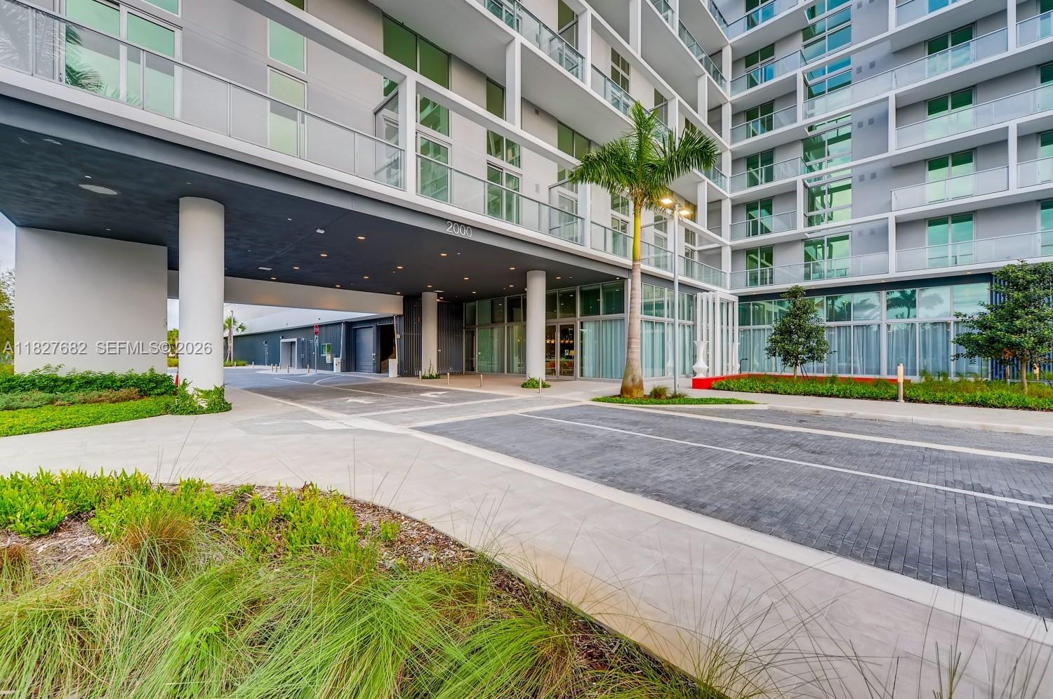 METROPICA NORTH TOWER ONE - Residential