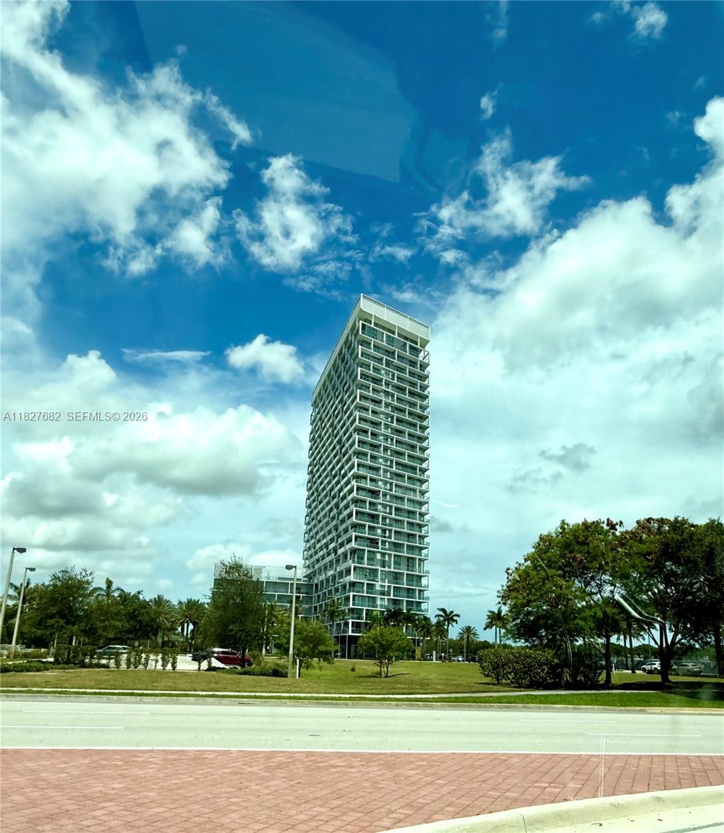 METROPICA NORTH TOWER ONE - Residential