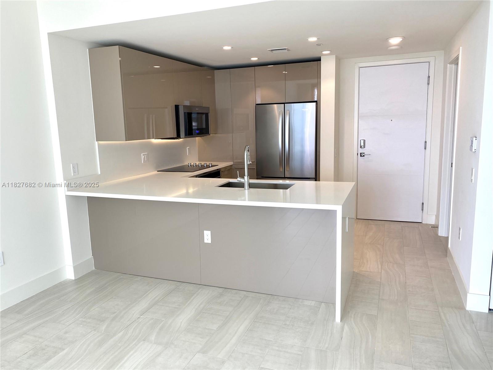 METROPICA NORTH TOWER ONE - Residential