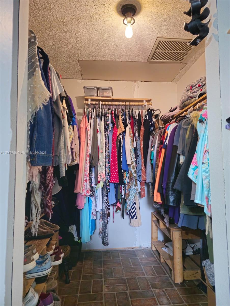 MEADOW WOOD - Residential