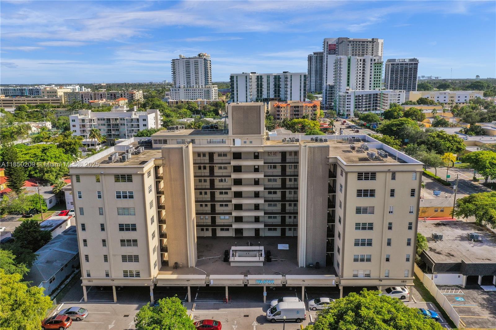 1811 Jefferson St 606
