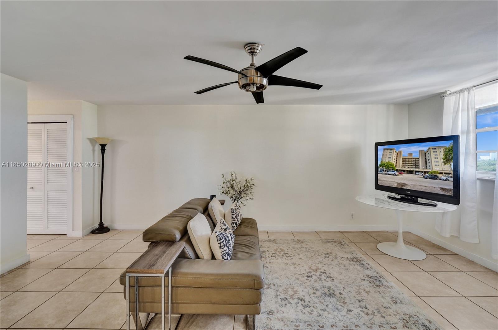 1811 Jefferson St 606