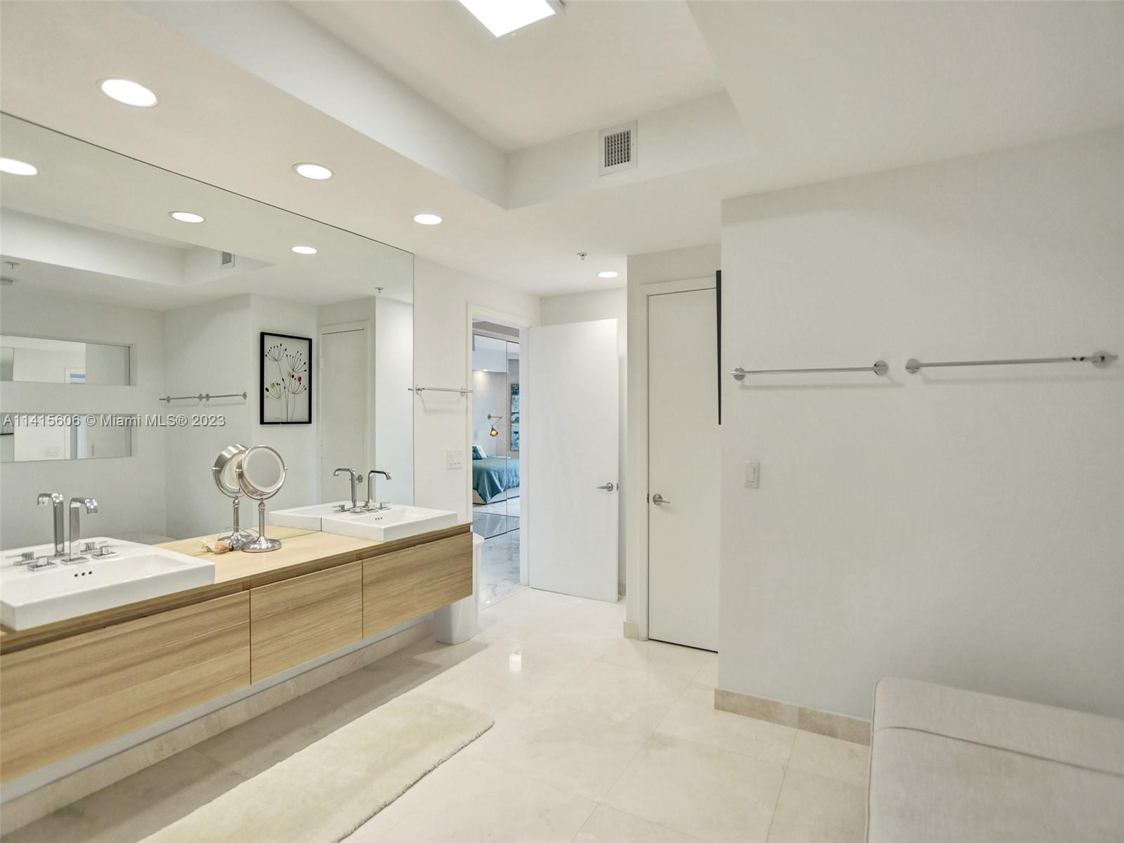 MARINA PALMS RESIDENCES S - Residential