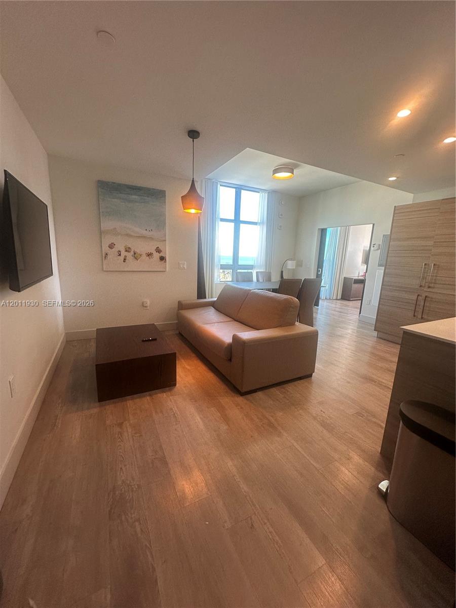 COSTA HOLLYWOOD CONDO - Residential