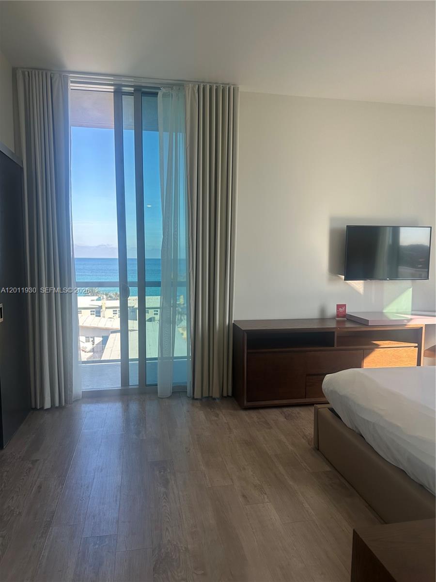 COSTA HOLLYWOOD CONDO - Residential