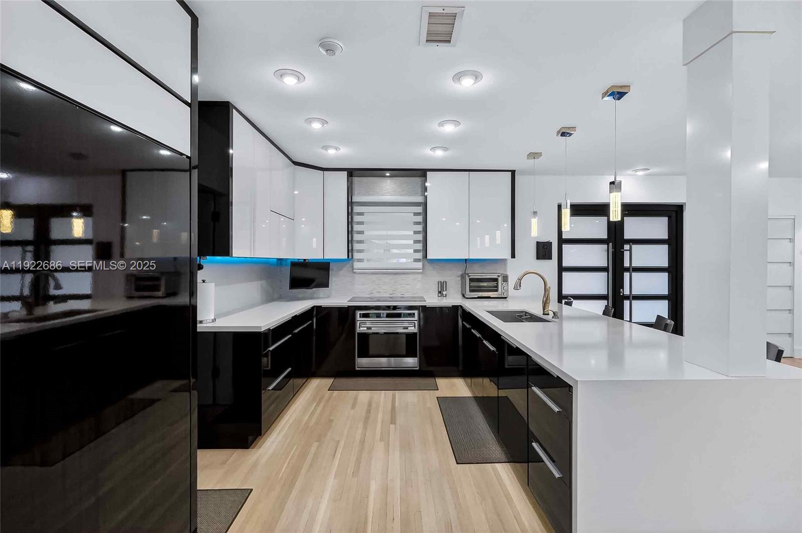 BISCAYNE POINT - Residential