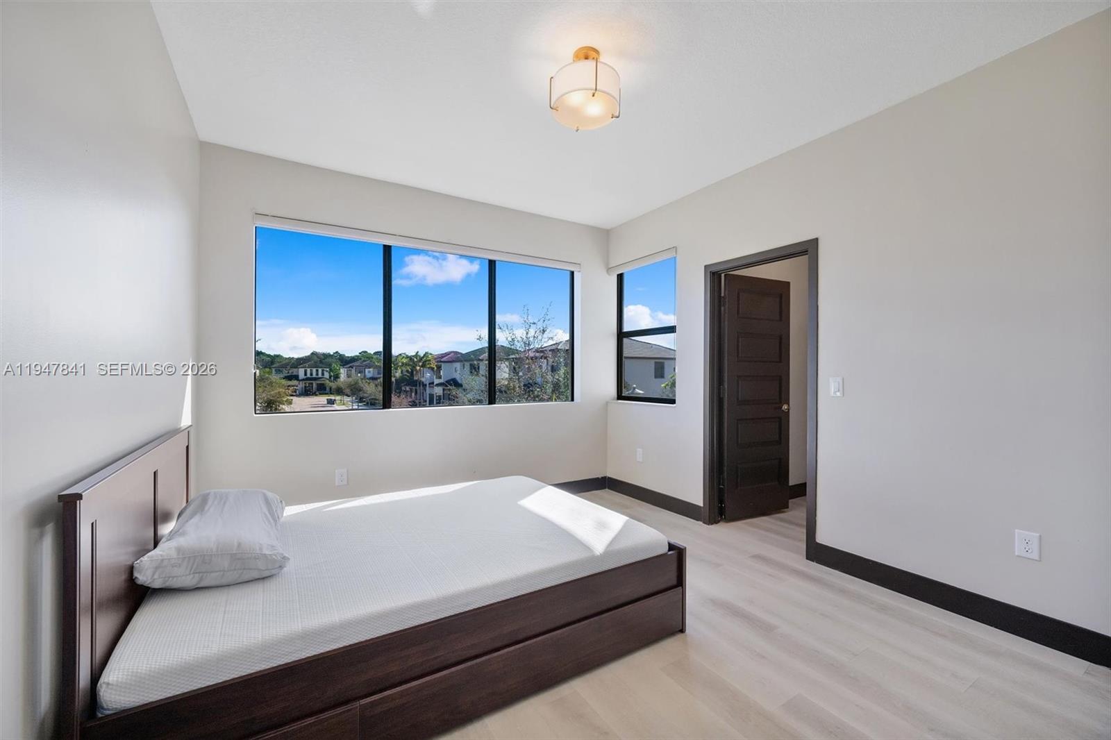 DUNNWOODY LAKE - Residential