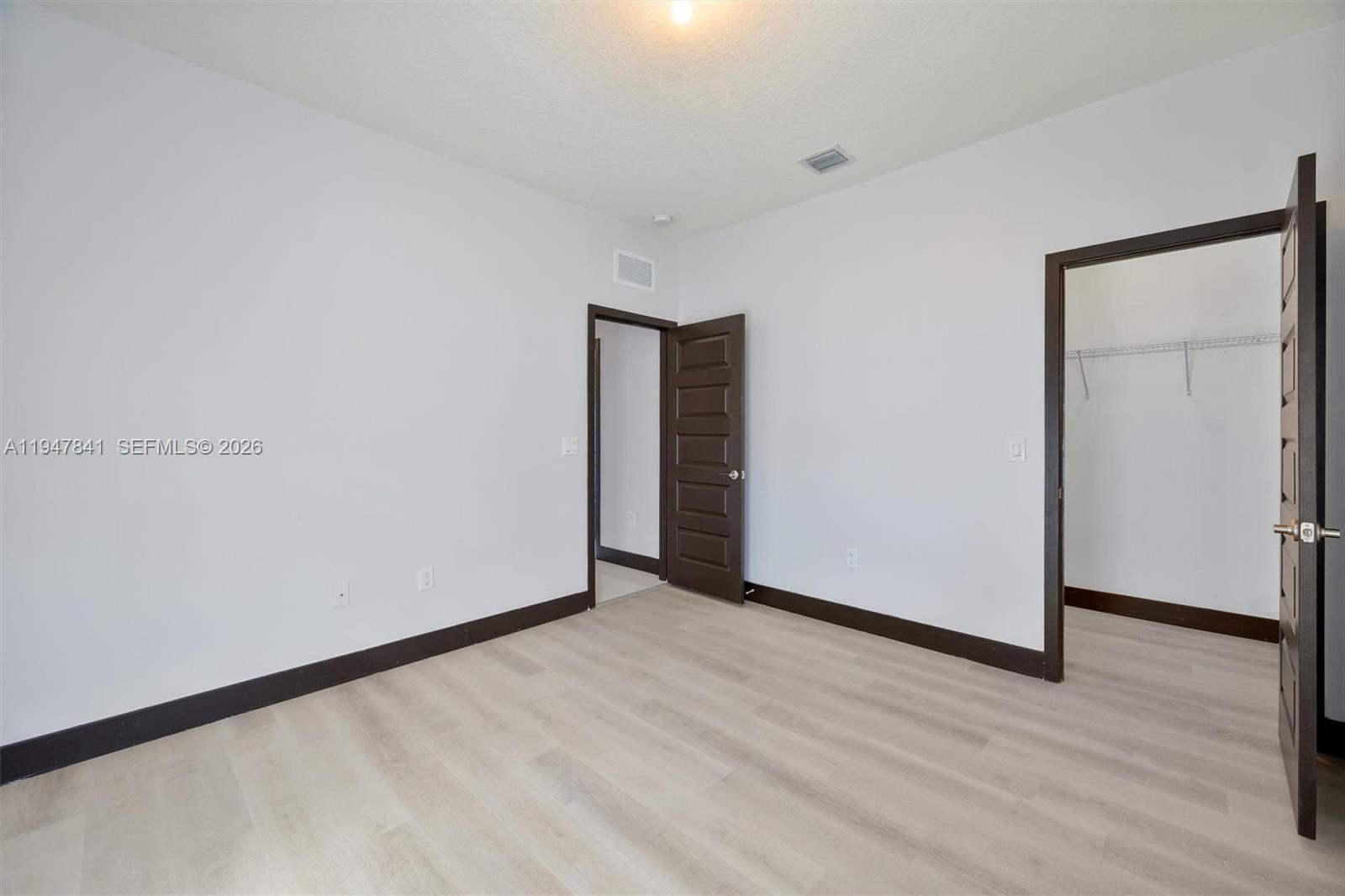 DUNNWOODY LAKE - Residential