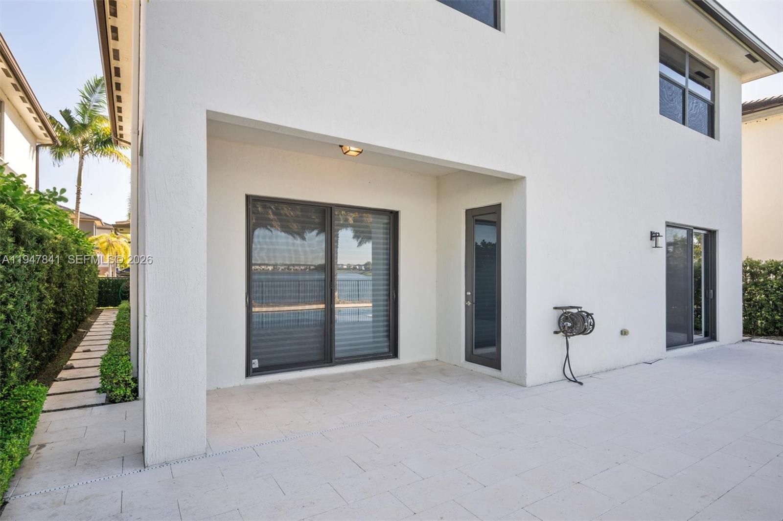 DUNNWOODY LAKE - Residential