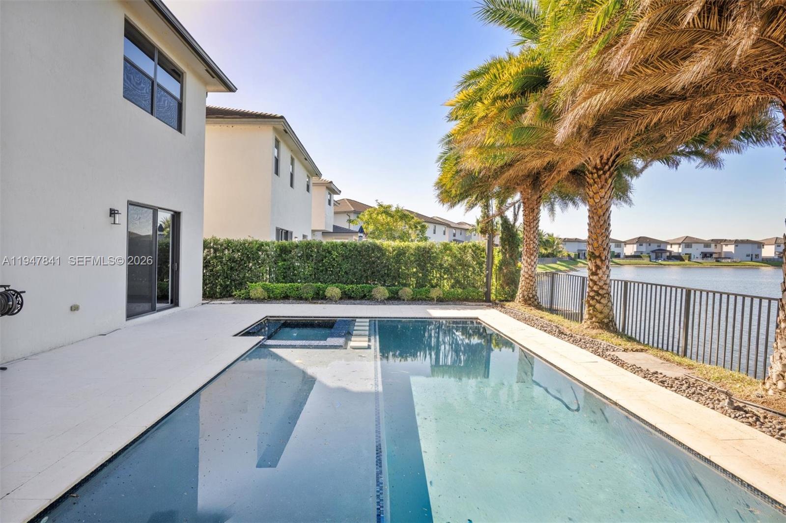 DUNNWOODY LAKE - Residential