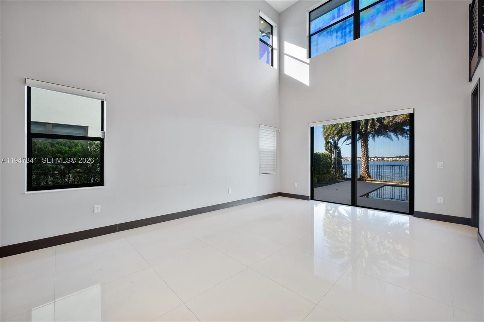 DUNNWOODY LAKE - Residential