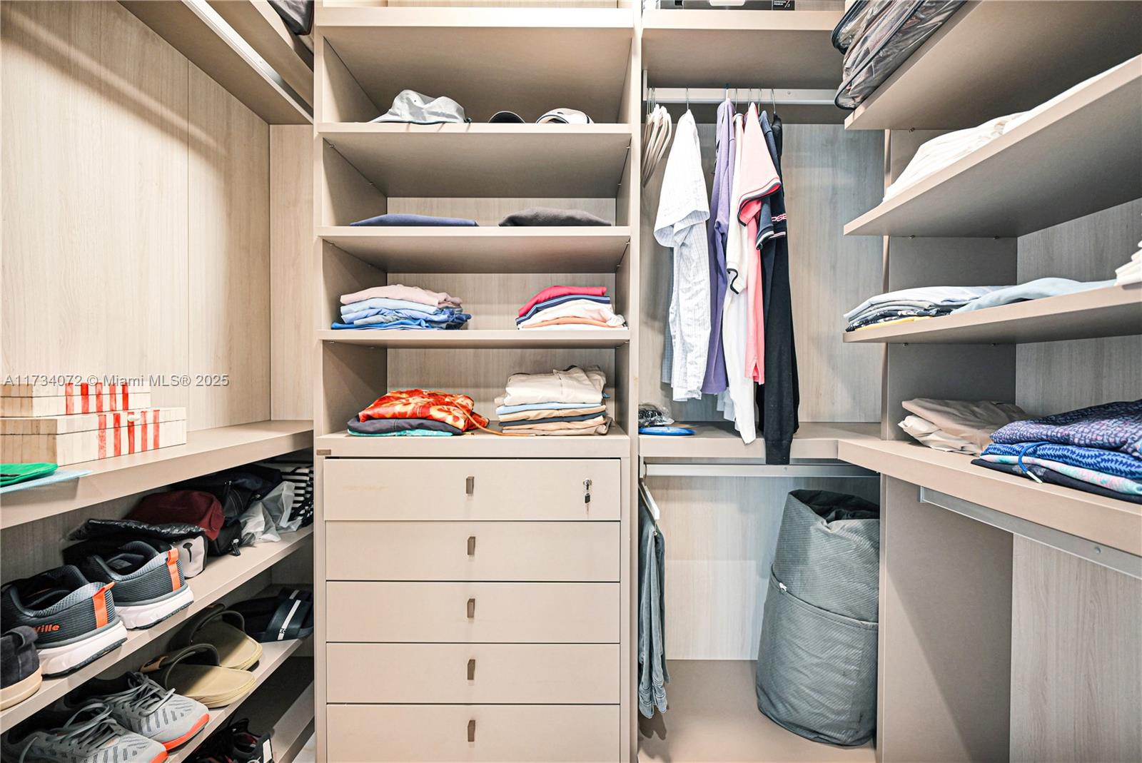 NORTH BISCAYNE BEACH AMEN - Residential