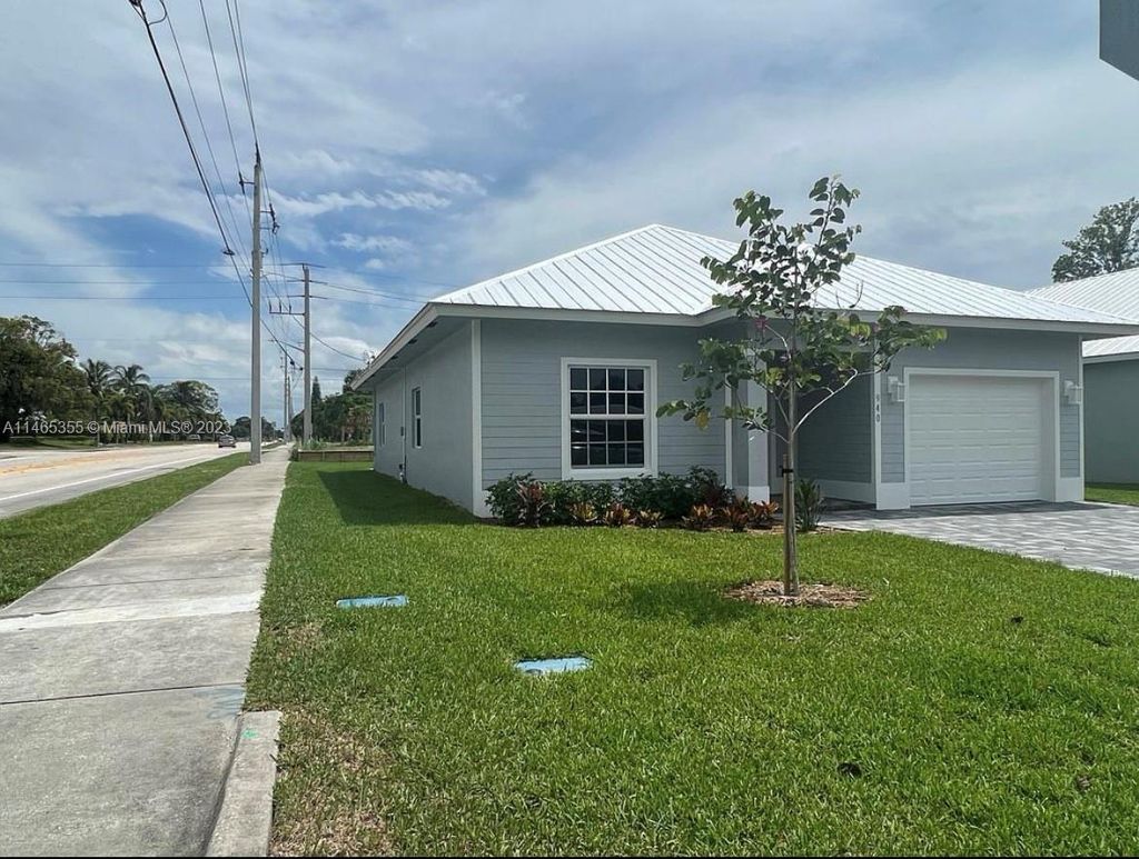 Photo of 940 SE 6th St, Stuart, FL 34994 (MLS # A11465355)