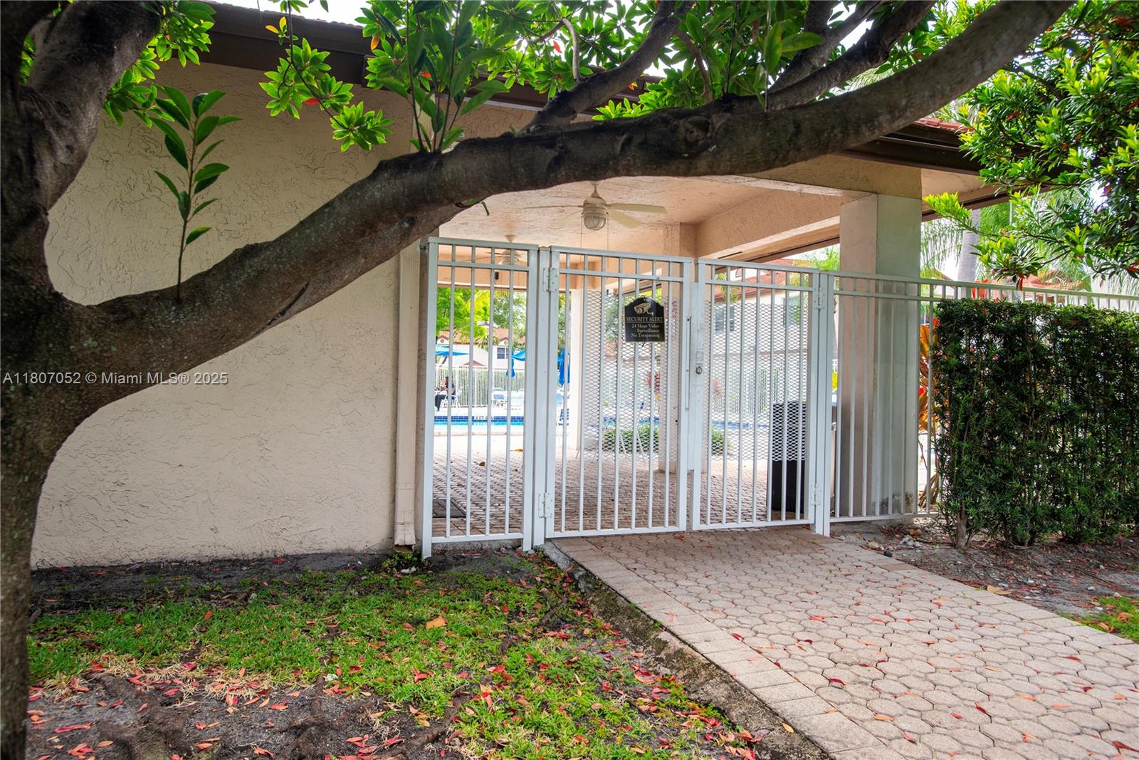 CLUB QUARTERS AT RAINTREE - Residential