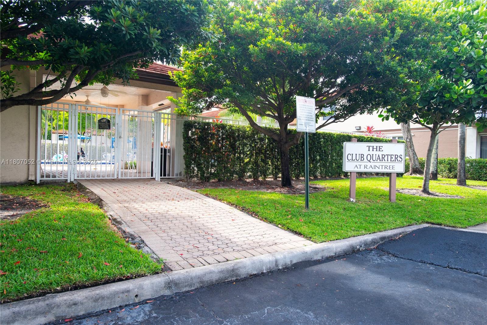 CLUB QUARTERS AT RAINTREE - Residential