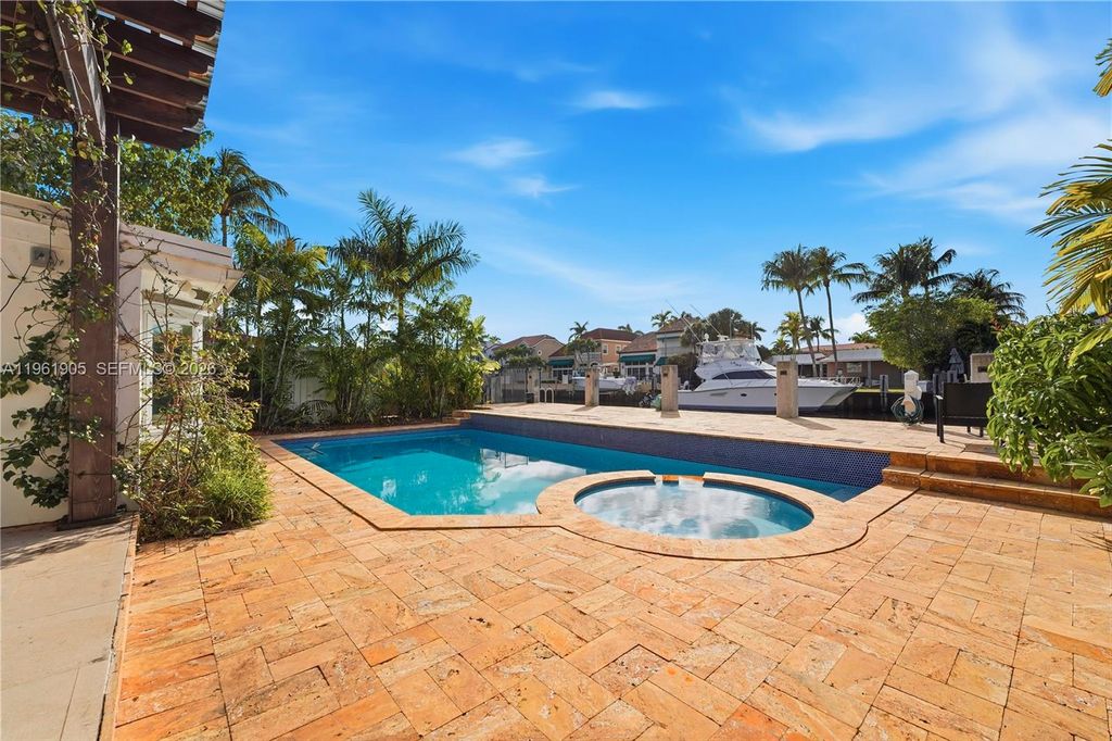 Photo of 401 Coconut Isle Dr #401, Fort Lauderdale, FL 33301 (MLS # A11961905)