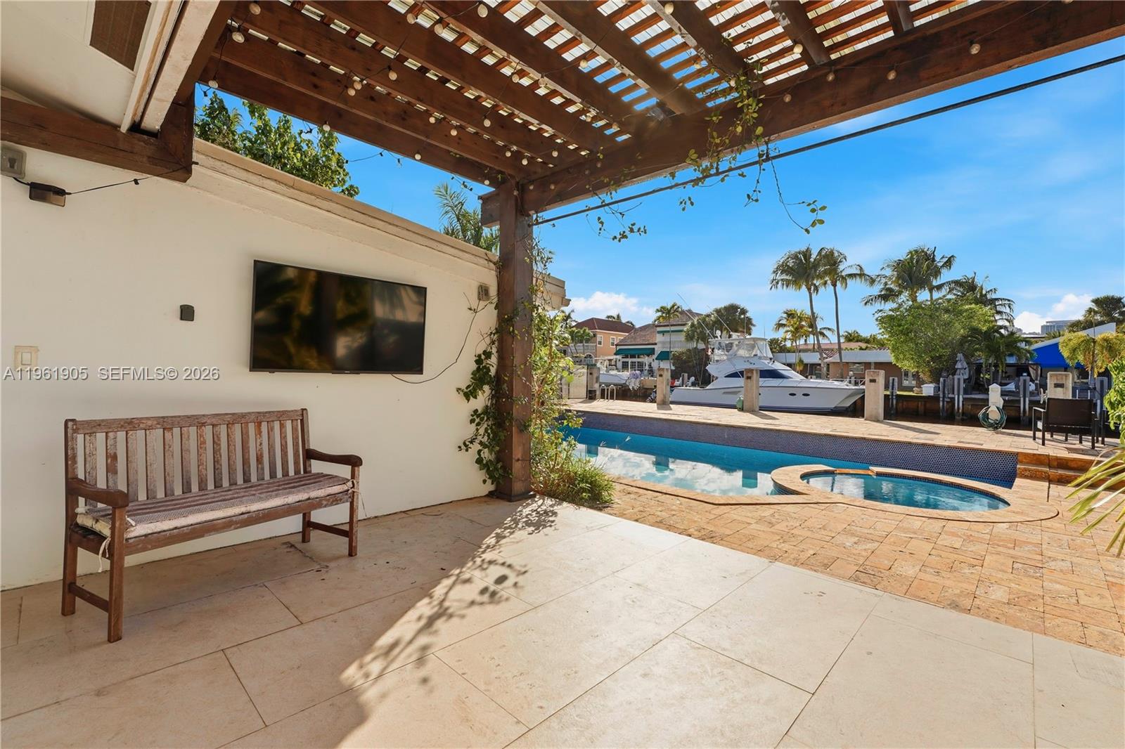 401 Coconut Isle Dr 401